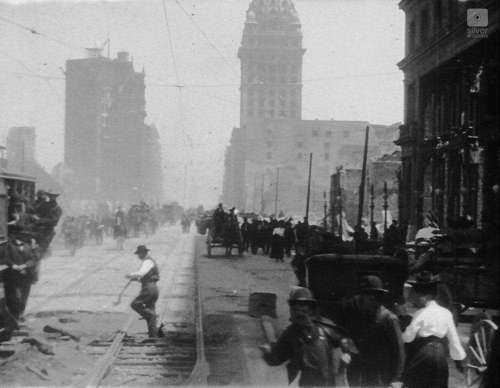 1906 San Francisco Earthquake - a look down Market Street